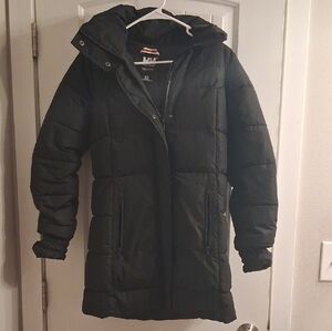 Helly Hansen Black Puffer Jacket coast winter warm ski